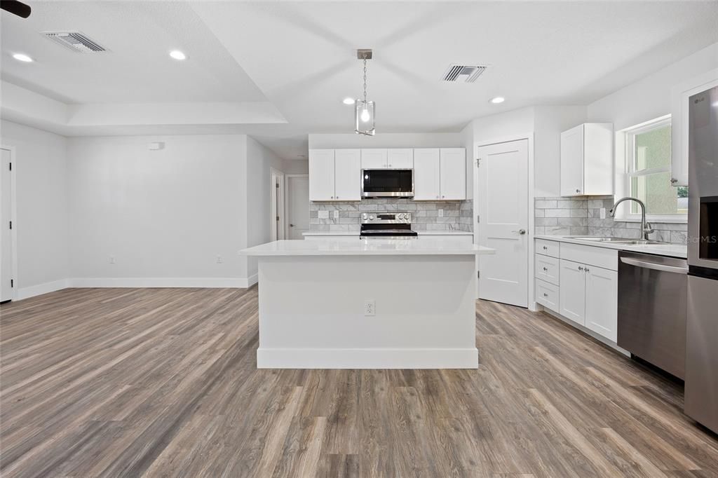 На продажу: $288,000 (3 спален, 2 ванн, 1612 Квадратных фут)