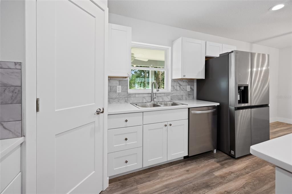 На продажу: $288,000 (3 спален, 2 ванн, 1612 Квадратных фут)