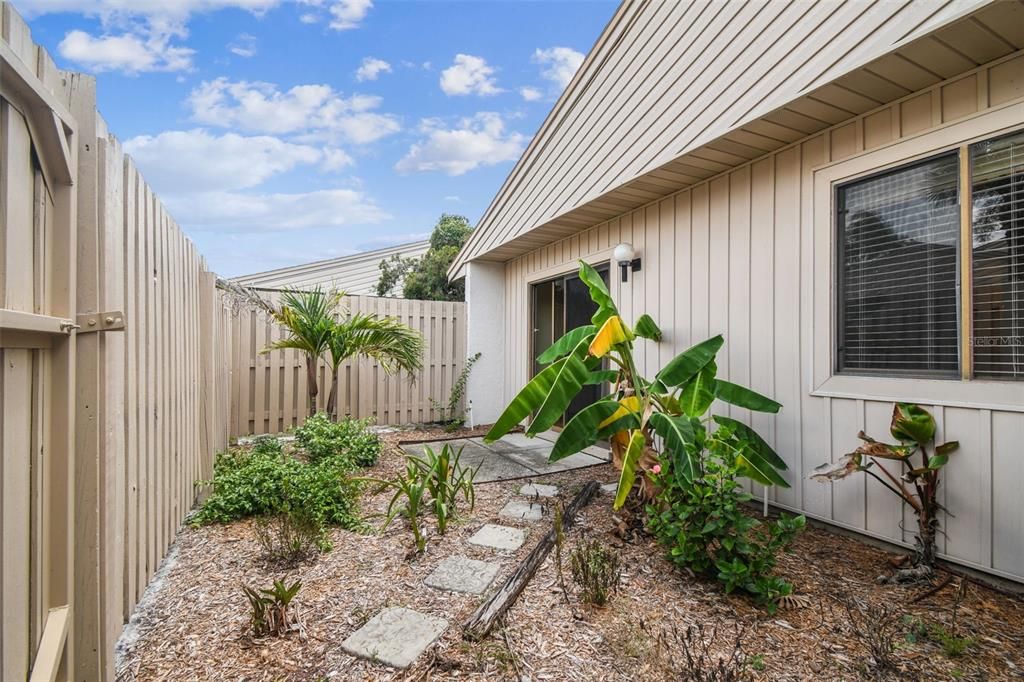 待售: $153,000 (2 贝兹, 2 浴室, 968 平方英尺)