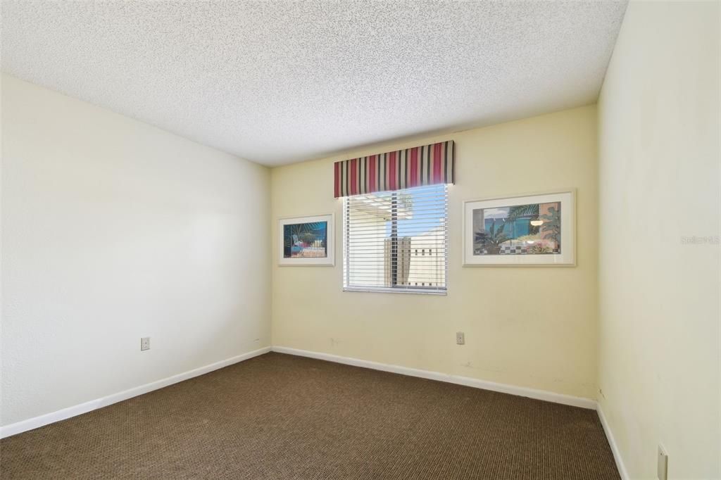 待售: $153,000 (2 贝兹, 2 浴室, 968 平方英尺)