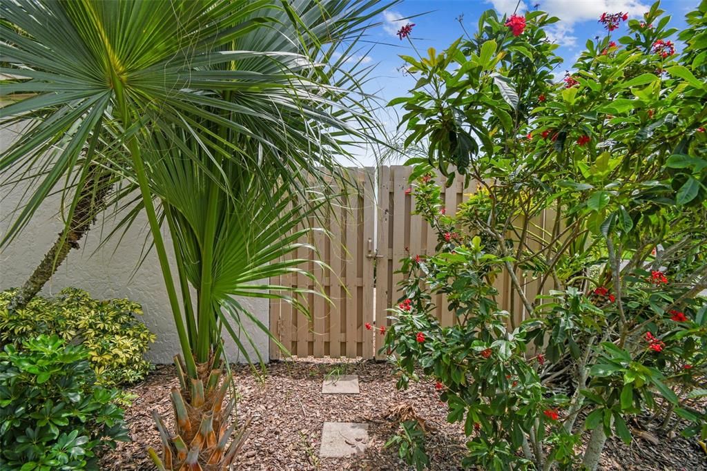 待售: $153,000 (2 贝兹, 2 浴室, 968 平方英尺)