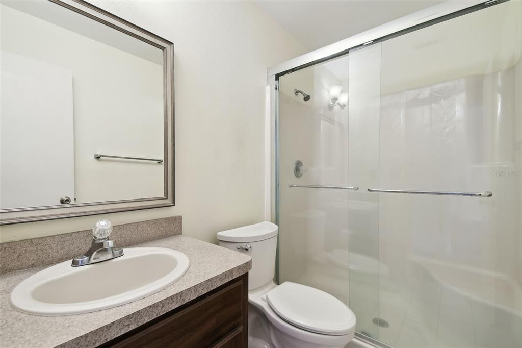 待售: $153,000 (2 贝兹, 2 浴室, 968 平方英尺)