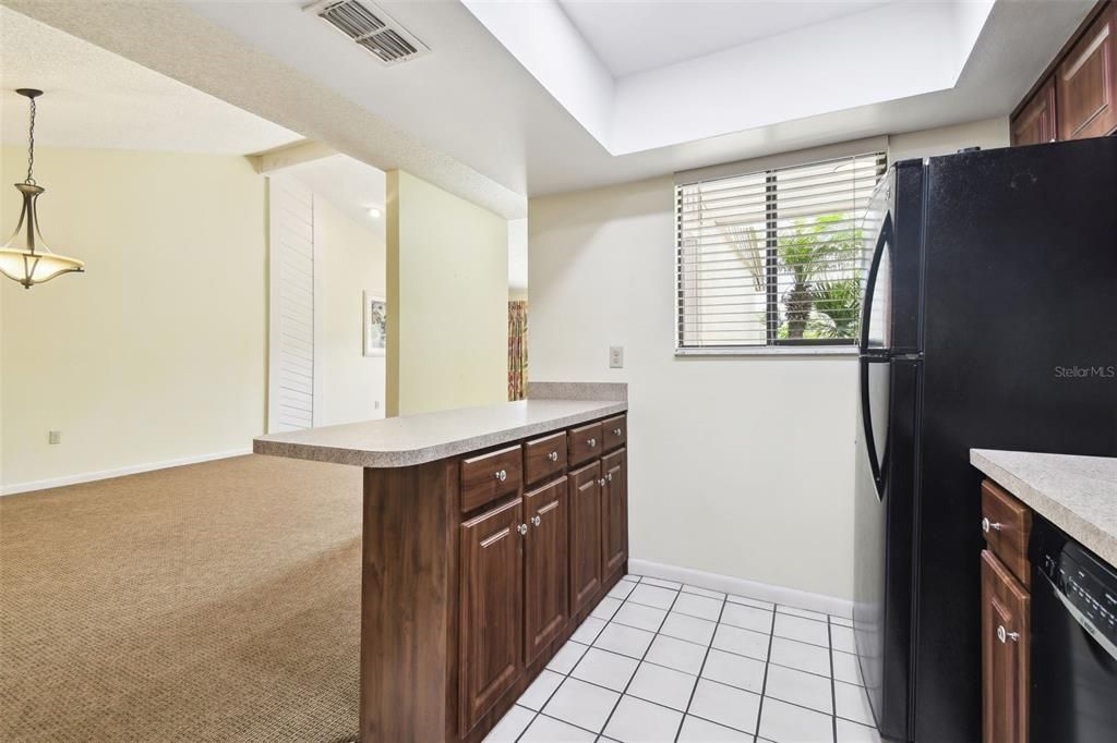 待售: $153,000 (2 贝兹, 2 浴室, 968 平方英尺)