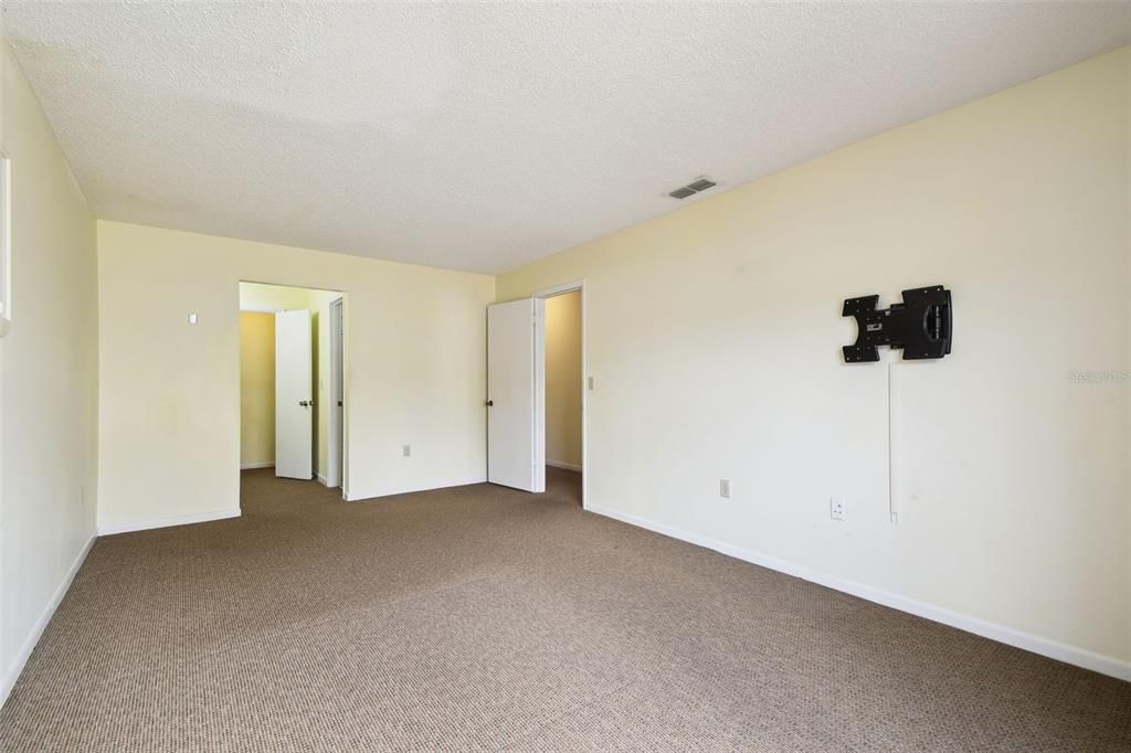 待售: $153,000 (2 贝兹, 2 浴室, 968 平方英尺)