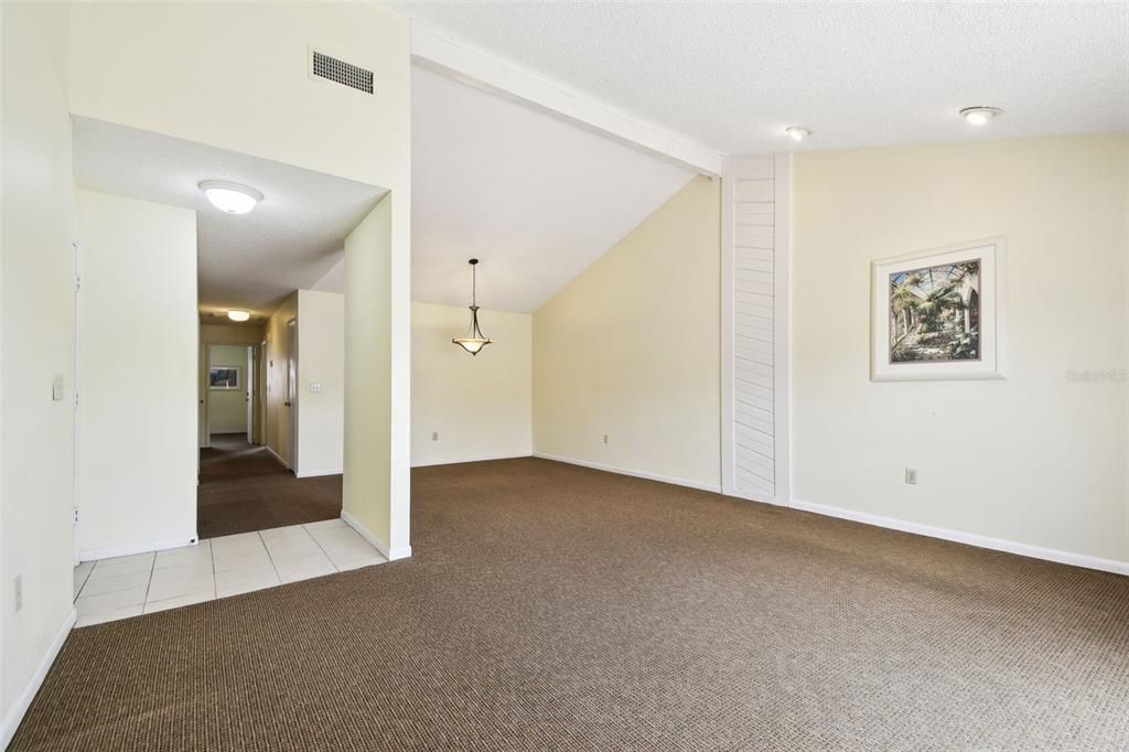 待售: $153,000 (2 贝兹, 2 浴室, 968 平方英尺)