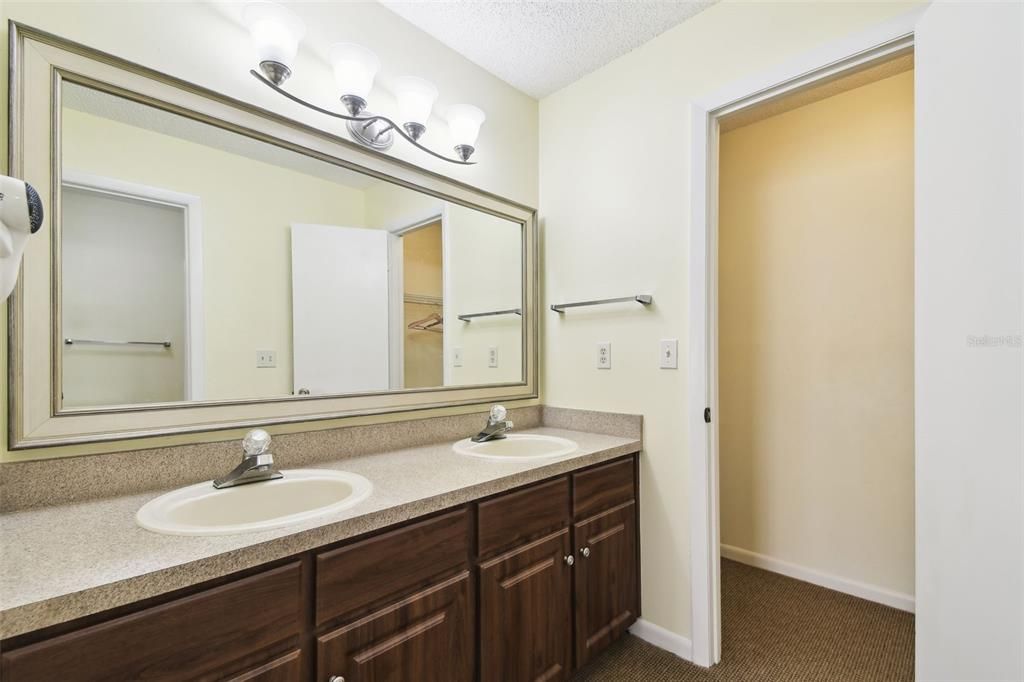 待售: $153,000 (2 贝兹, 2 浴室, 968 平方英尺)