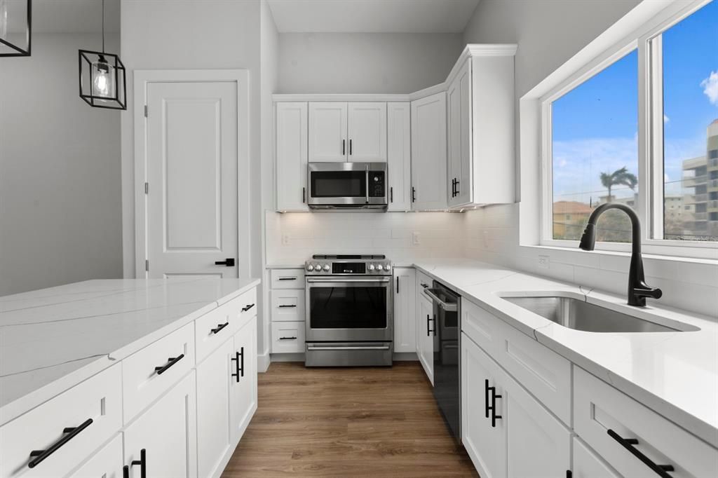 Active With Contract: $1,690,000 (5 beds, 4 baths, 2634 Square Feet)