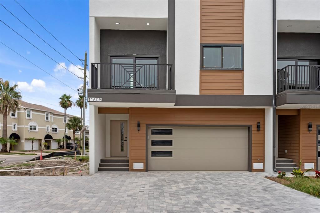 Active With Contract: $1,690,000 (5 beds, 4 baths, 2634 Square Feet)