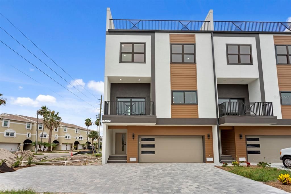 Active With Contract: $1,690,000 (5 beds, 4 baths, 2634 Square Feet)