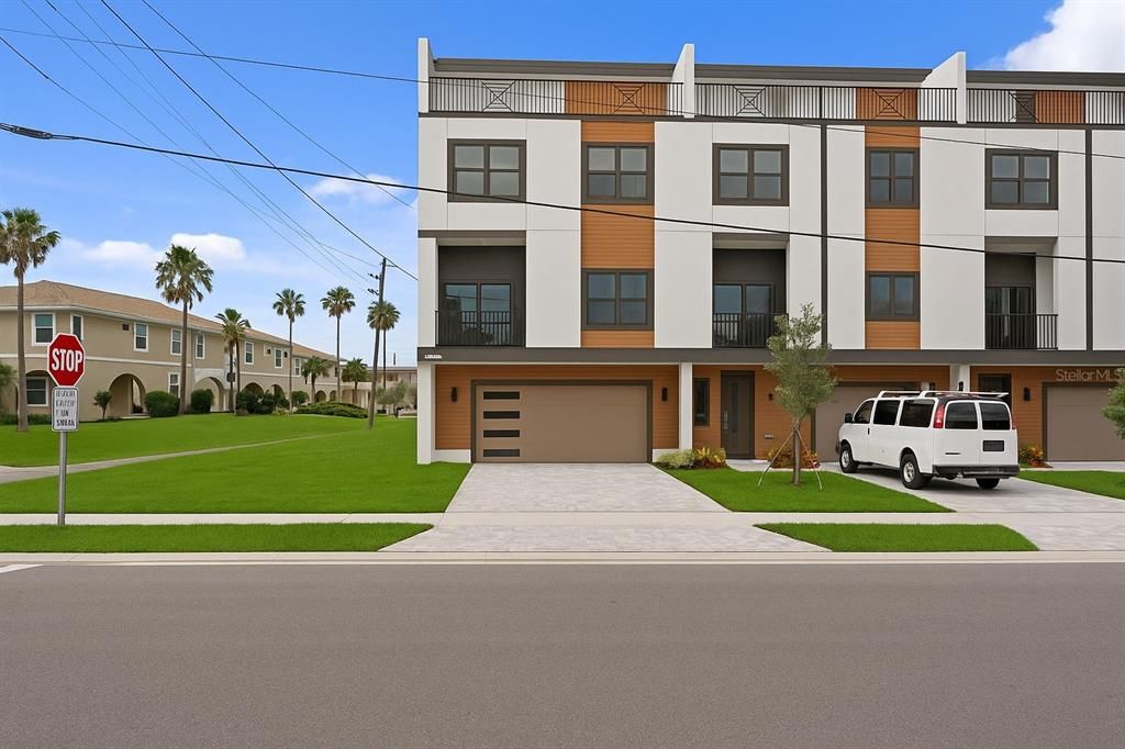 Active With Contract: $1,690,000 (5 beds, 4 baths, 2634 Square Feet)