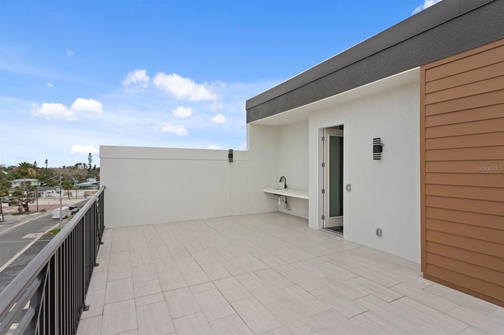 Active With Contract: $1,690,000 (5 beds, 4 baths, 2634 Square Feet)