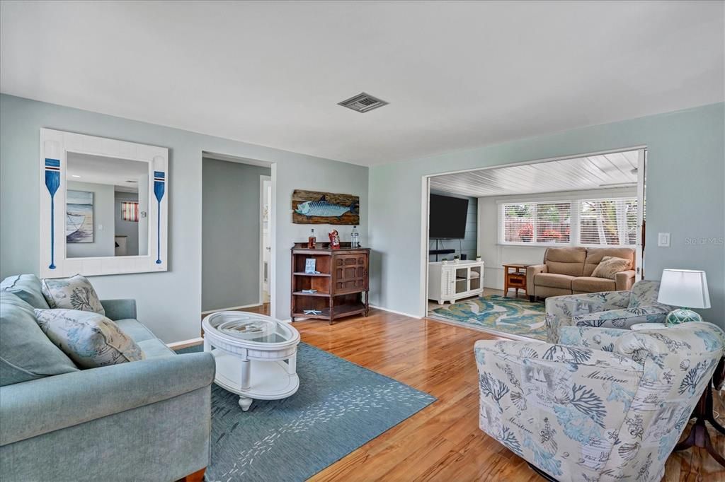 En Venta: $279,900 (2 camas, 1 baños, 885 Pies cuadrados)