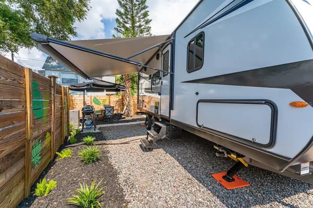 待售: $910,000 (5 贝兹, 0 浴室, 2146 平方英尺)