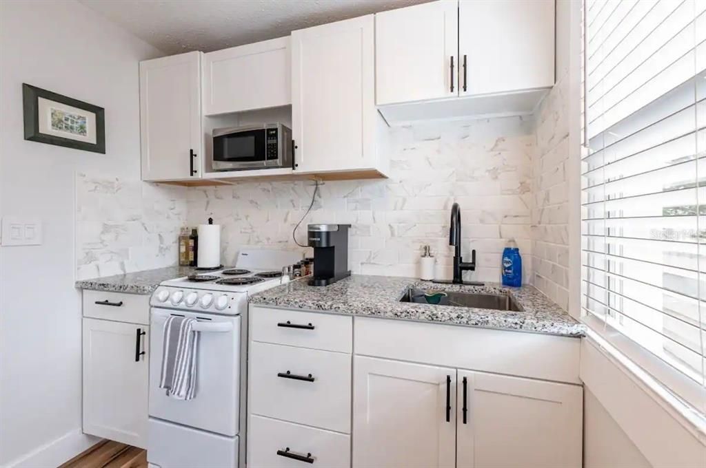 待售: $910,000 (5 贝兹, 0 浴室, 2146 平方英尺)