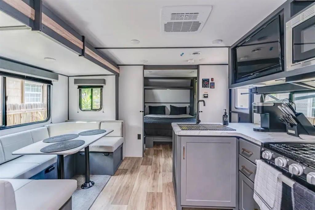 待售: $910,000 (5 贝兹, 0 浴室, 2146 平方英尺)