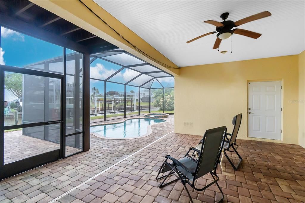 待售: $1,175,000 (4 贝兹, 3 浴室, 2636 平方英尺)