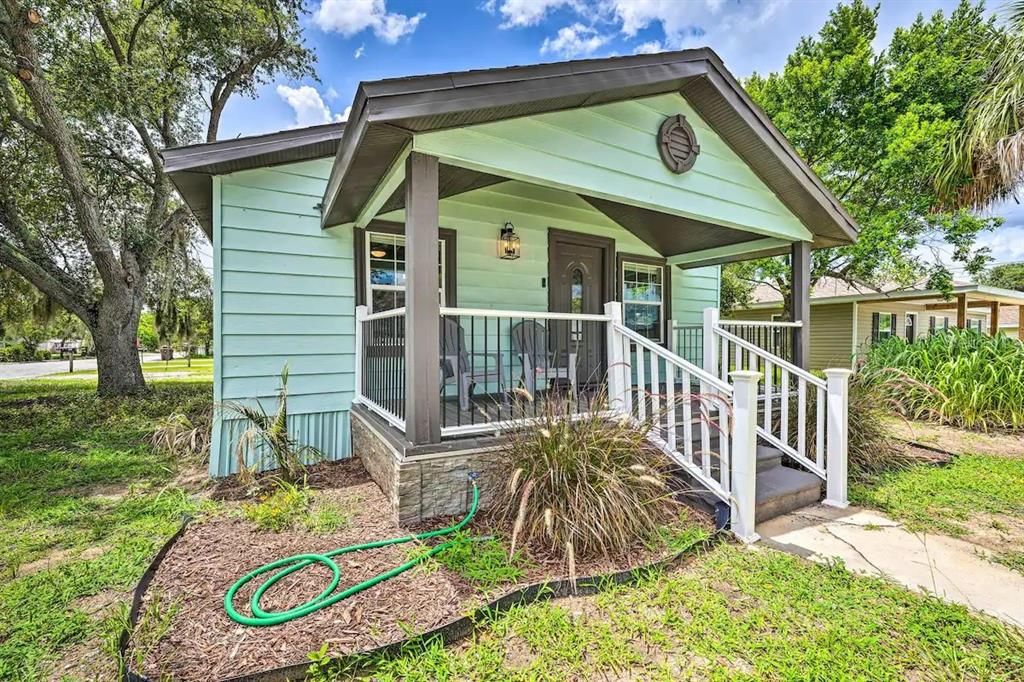 Recently Rented: $1,295 (2 beds, 1 baths, 950 Square Feet)