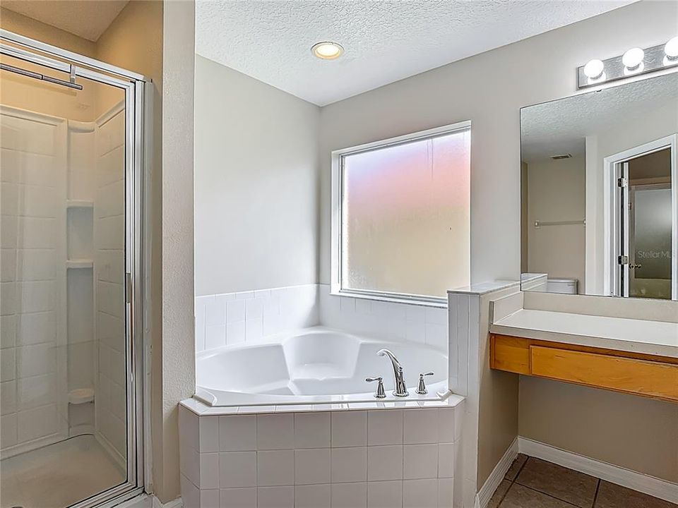 For Sale: $410,000 (5 beds, 3 baths, 2106 Square Feet)