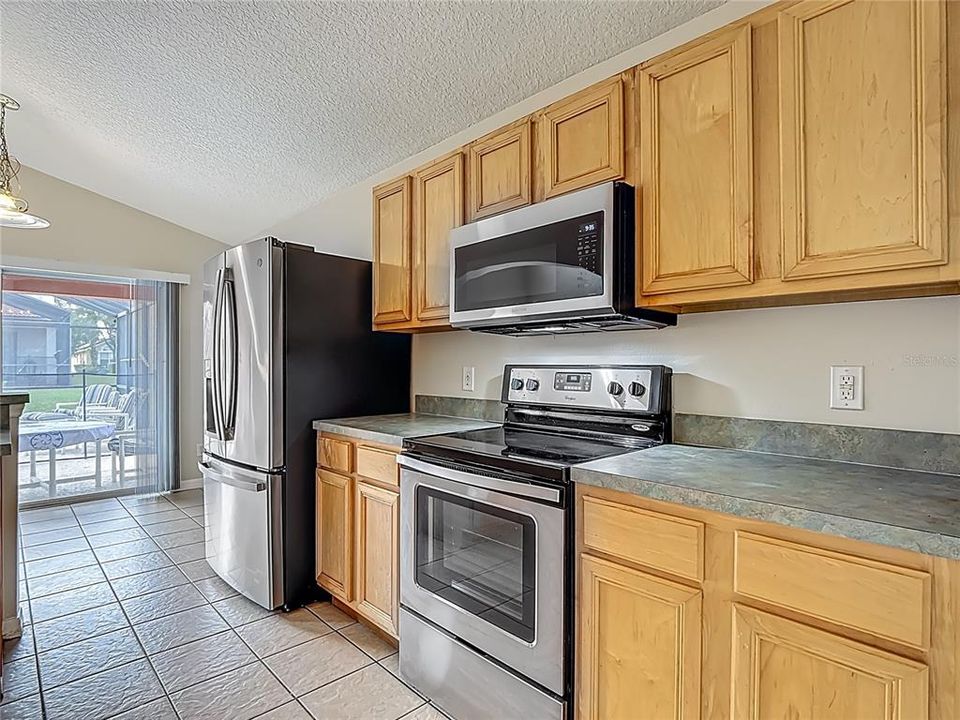 For Sale: $410,000 (5 beds, 3 baths, 2106 Square Feet)