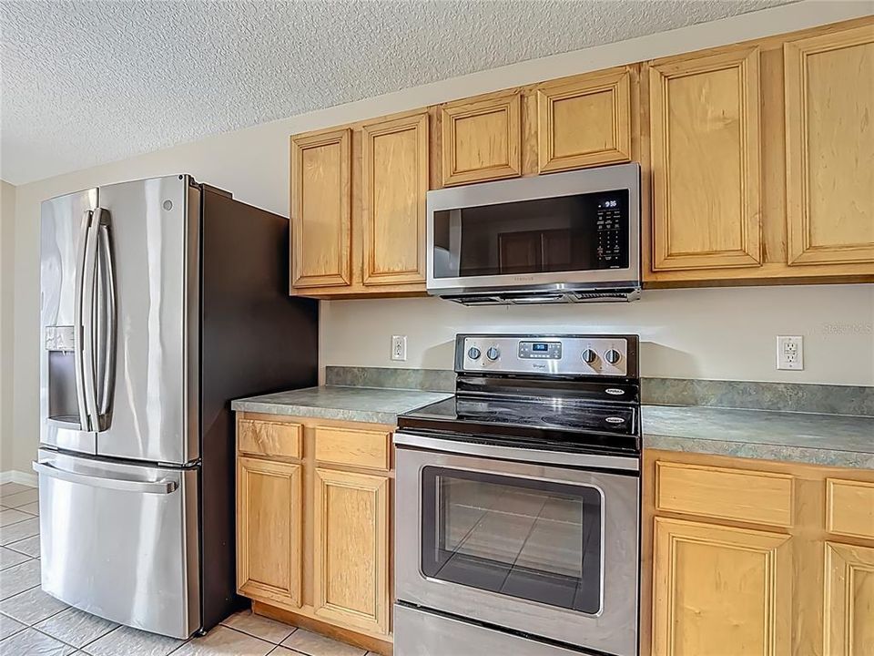 For Sale: $410,000 (5 beds, 3 baths, 2106 Square Feet)