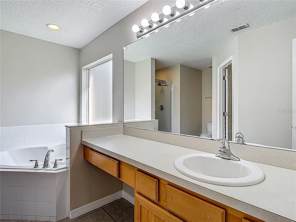 For Sale: $410,000 (5 beds, 3 baths, 2106 Square Feet)