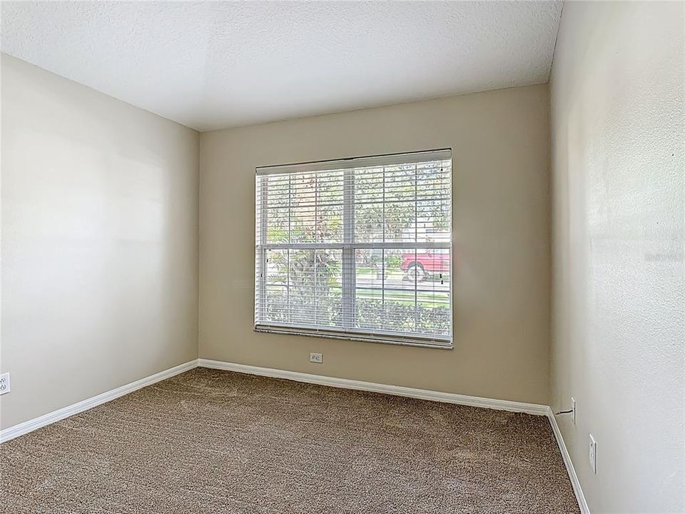 For Sale: $410,000 (5 beds, 3 baths, 2106 Square Feet)