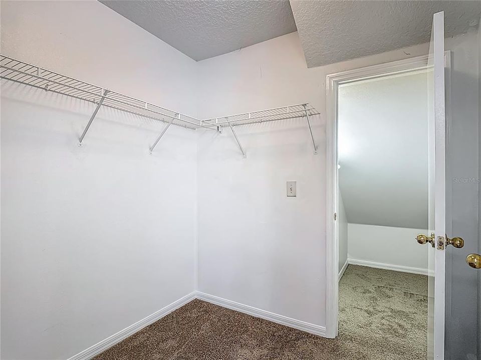 For Sale: $410,000 (5 beds, 3 baths, 2106 Square Feet)