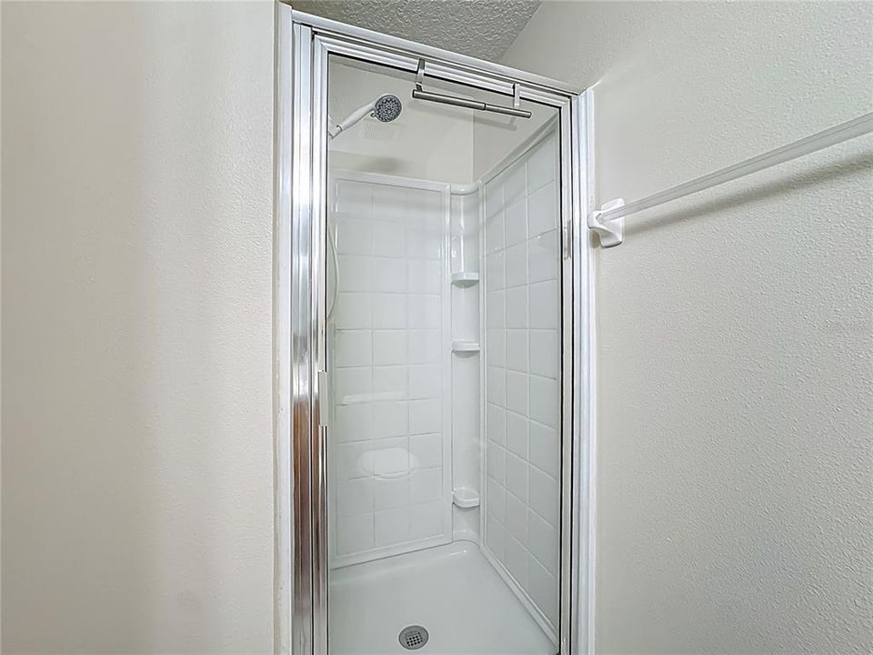 For Sale: $410,000 (5 beds, 3 baths, 2106 Square Feet)