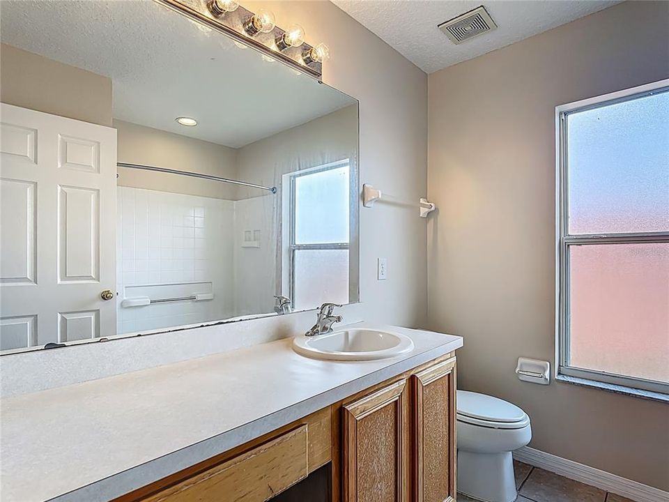 For Sale: $410,000 (5 beds, 3 baths, 2106 Square Feet)