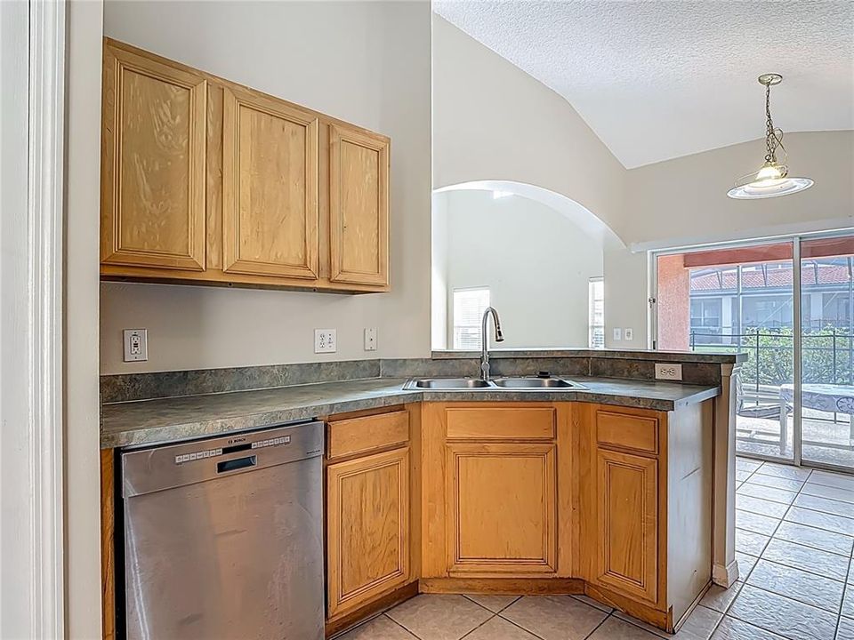 For Sale: $410,000 (5 beds, 3 baths, 2106 Square Feet)