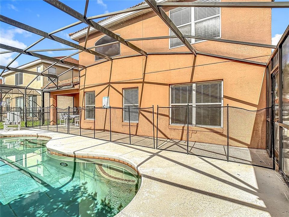 For Sale: $410,000 (5 beds, 3 baths, 2106 Square Feet)