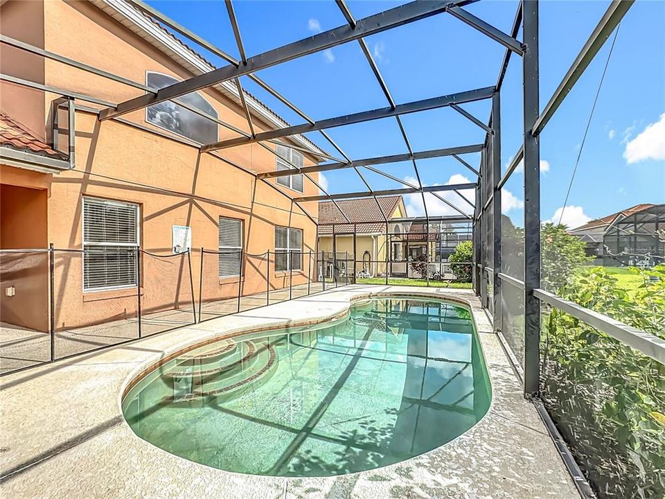 For Sale: $410,000 (5 beds, 3 baths, 2106 Square Feet)