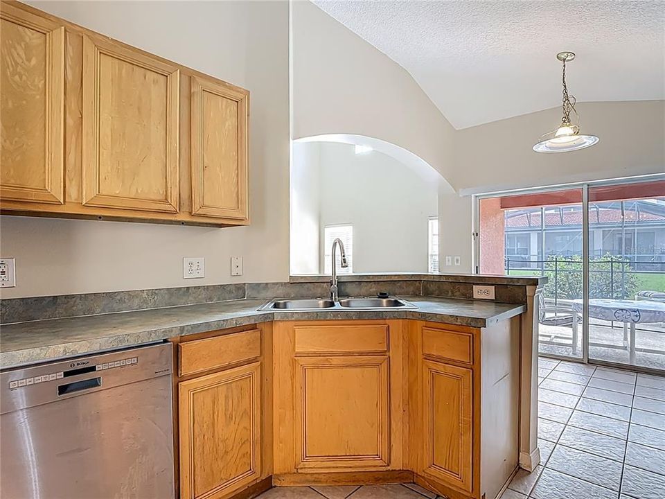 For Sale: $410,000 (5 beds, 3 baths, 2106 Square Feet)