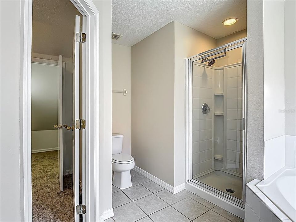 For Sale: $410,000 (5 beds, 3 baths, 2106 Square Feet)