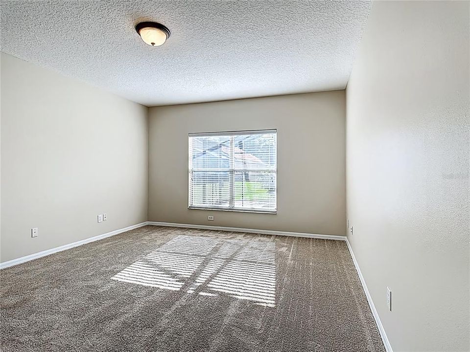 For Sale: $410,000 (5 beds, 3 baths, 2106 Square Feet)