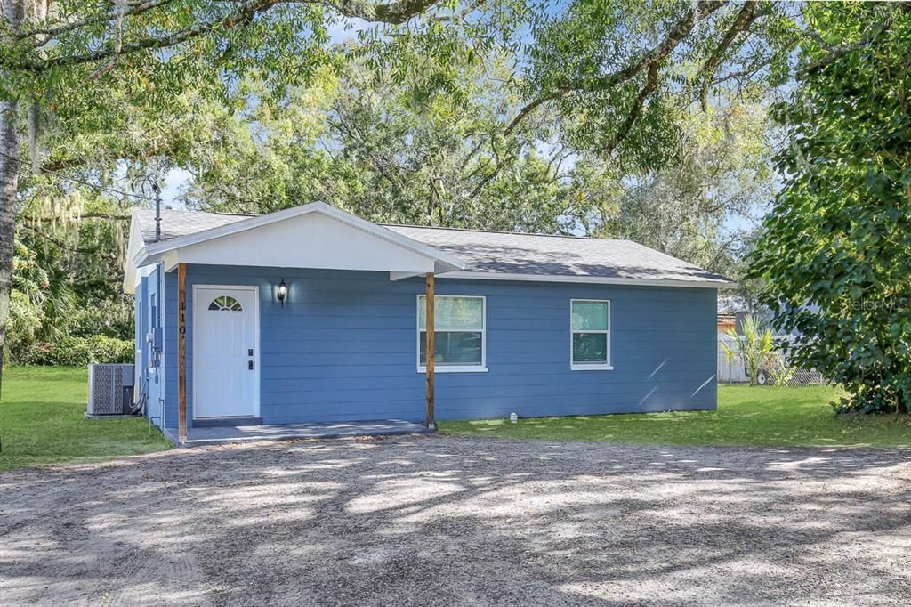 Recently Rented: $1,575 (2 beds, 1 baths, 805 Square Feet)