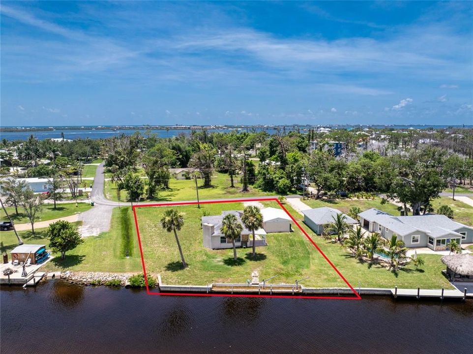 En Venta: $479,000 (0.33 acres)