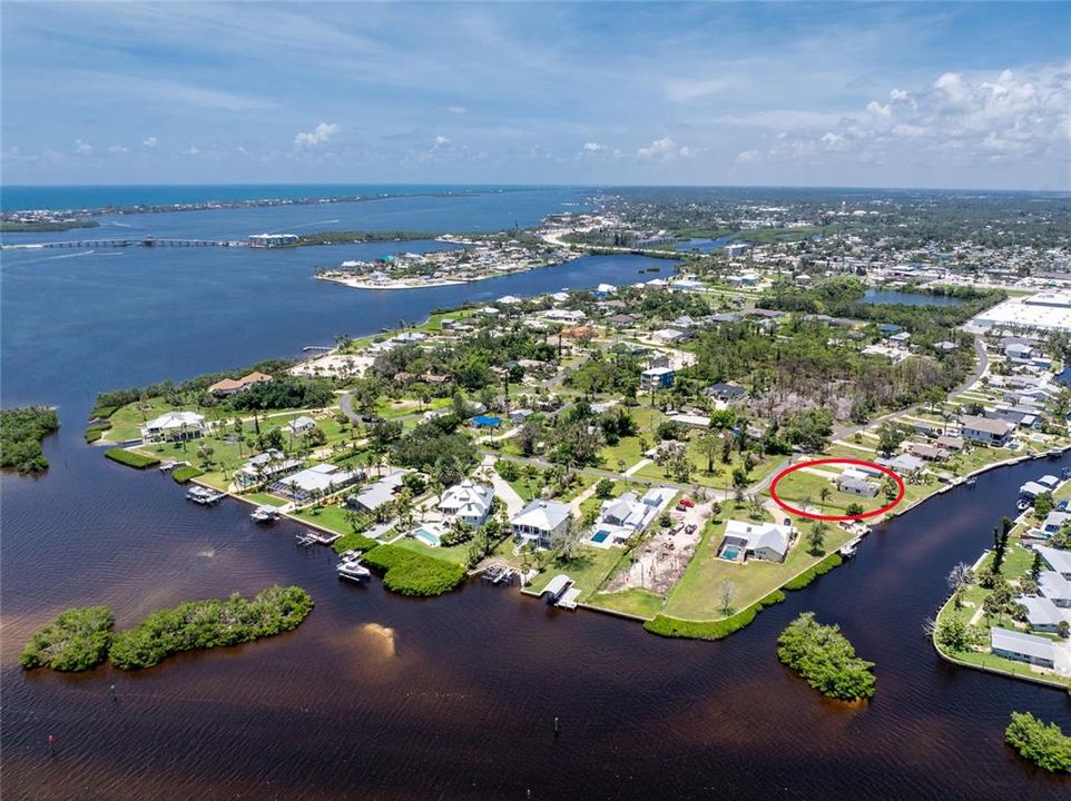 En Venta: $479,000 (0.33 acres)