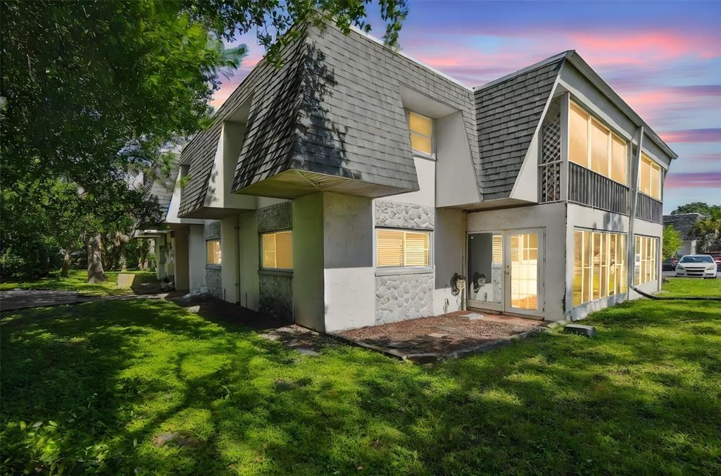 Недавно продано: $84,000 (2 спален, 1 ванн, 870 Квадратных фут)