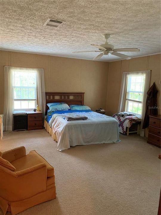 На продажу: $269,900 (4 спален, 2 ванн, 2280 Квадратных фут)