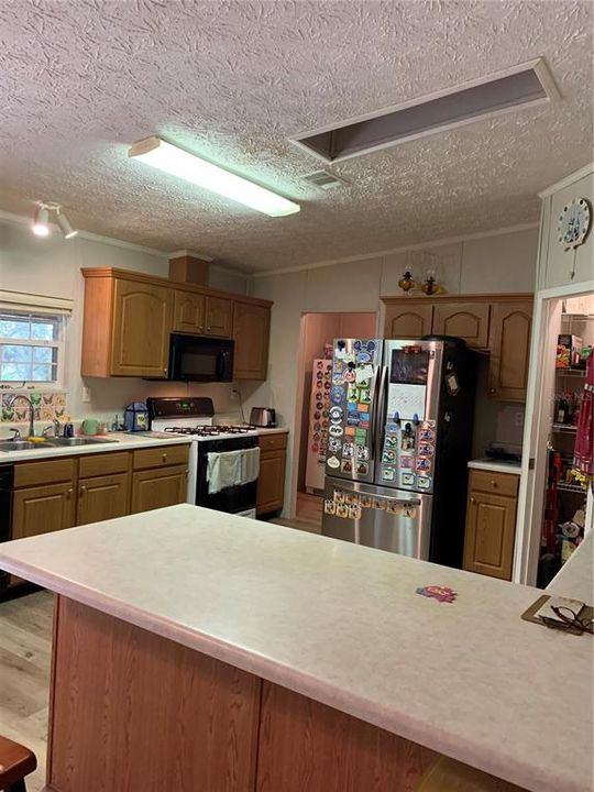 На продажу: $269,900 (4 спален, 2 ванн, 2280 Квадратных фут)