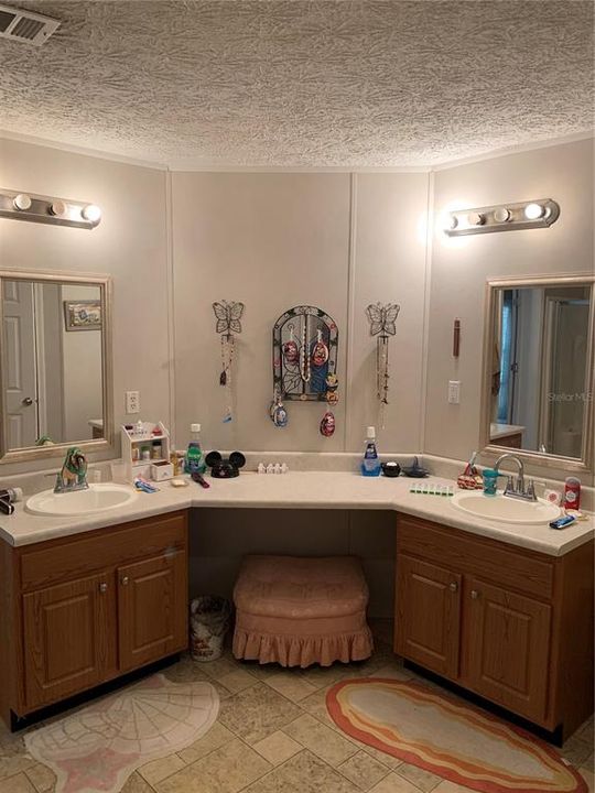 На продажу: $269,900 (4 спален, 2 ванн, 2280 Квадратных фут)