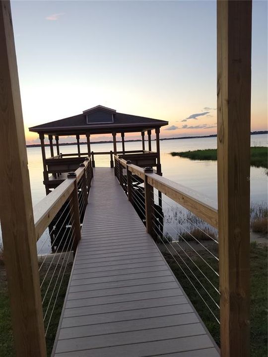 合同活跃: $329,900 (2 贝兹, 2 浴室, 1178 平方英尺)