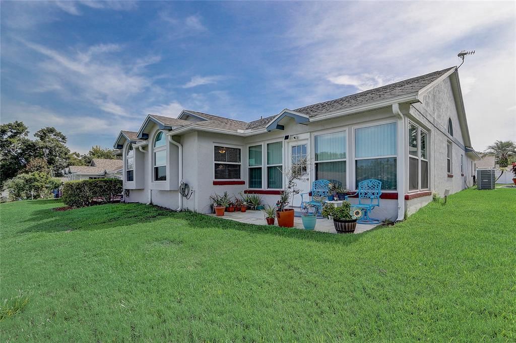 合同活跃: $329,900 (2 贝兹, 2 浴室, 1178 平方英尺)