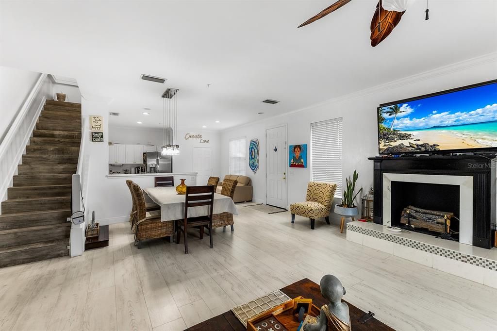 待售: $429,999 (3 贝兹, 2 浴室, 1715 平方英尺)