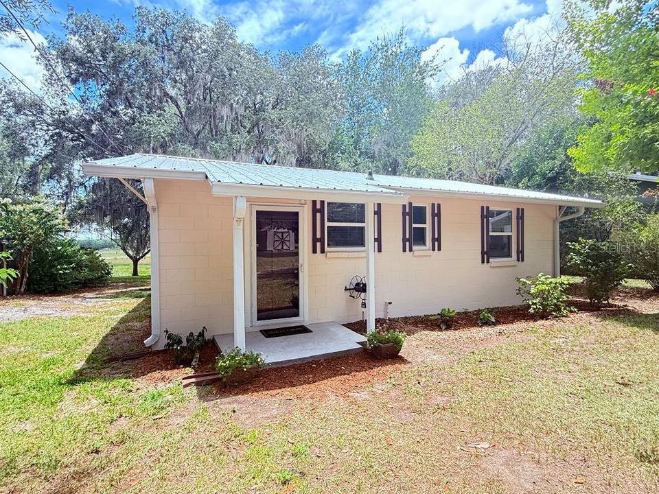 Недавно продано: $219,990 (2 спален, 1 ванн, 775 Квадратных фут)