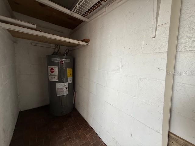 待售: $89,900 (2 贝兹, 1 浴室, 962 平方英尺)