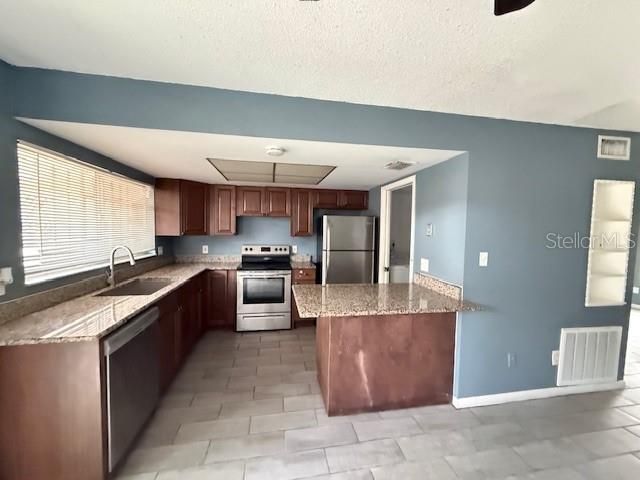 待售: $89,900 (2 贝兹, 1 浴室, 962 平方英尺)