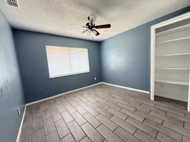 待售: $89,900 (2 贝兹, 1 浴室, 962 平方英尺)