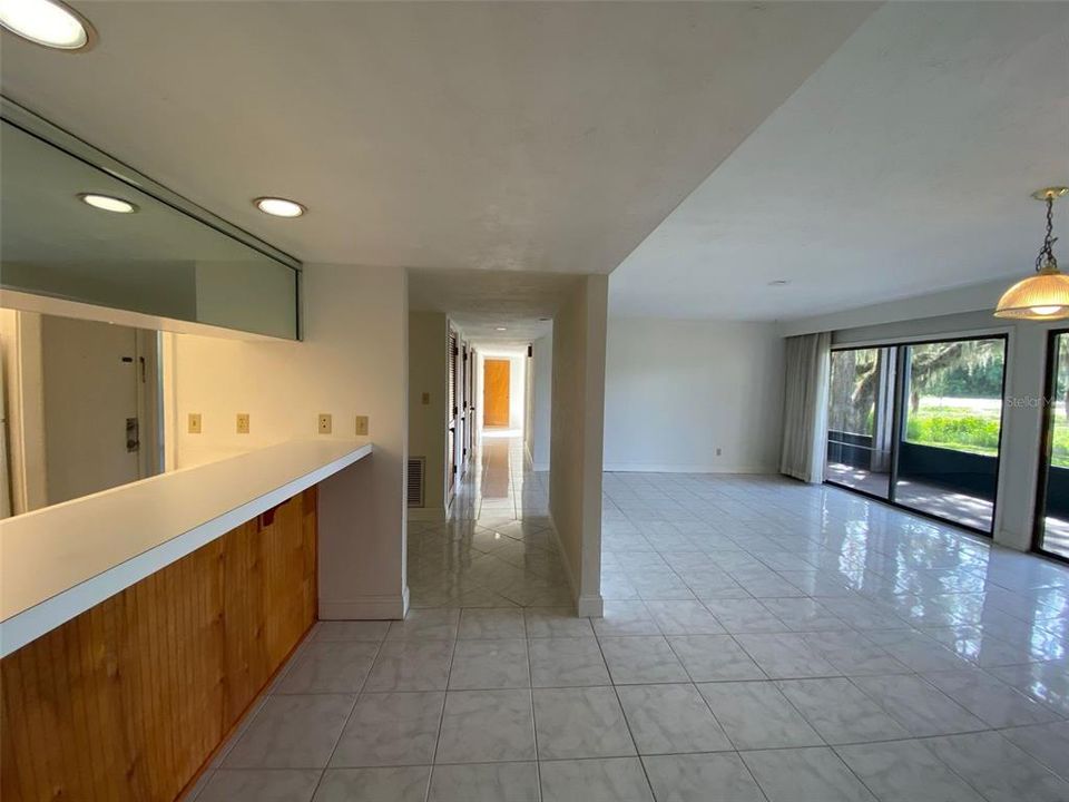 For Sale: $99,900 (2 beds, 2 baths, 1123 Square Feet)